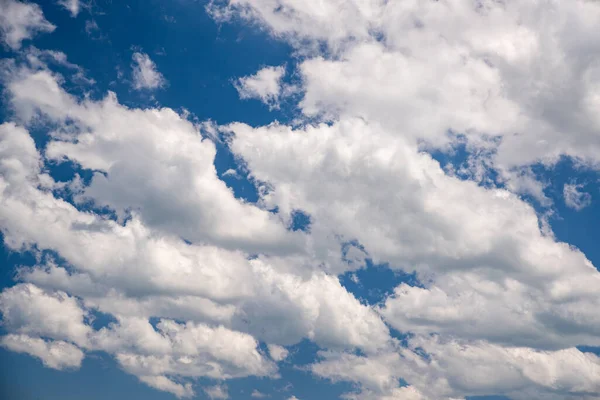 Solo Cielo Con Nuvole Bianche Gonfie — Foto Stock