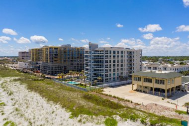 Sahil kenarındaki apartmanlar Jacksonville Plaj FL