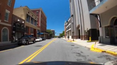 Tallahassee FL 'nin aşağısındaki College Bulvarı' nda.