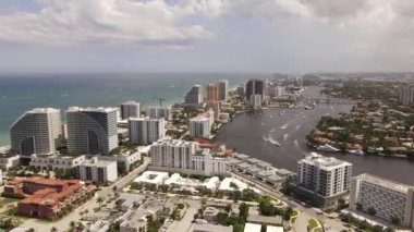 Okyanus ve kıyı İçi Su Yolu Ft Lauderdale FL arasındaki apartman binaları