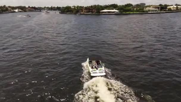 Aerial Video Leisure Boating River — Stock Video