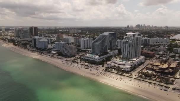 Flyg Lutning Upp Avslöja Fort Lauderdale Beach Hotell Och Lägenheter — Stockvideo