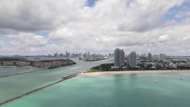 Hermosas Antenas Miami Beach Estableciendo Tiro 60P — Vídeos de Stock