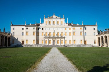 Villa manin cephe