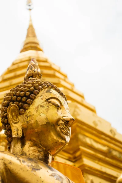 Doi Suthep Buda heykeli altın — Stok fotoğraf