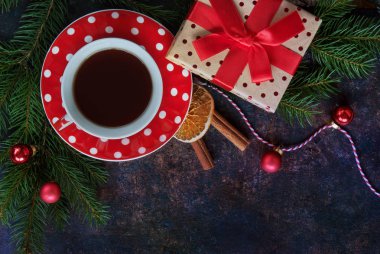 Çay bardağı ile hediye