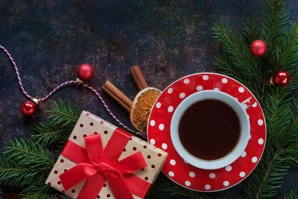 Tea cup with gift — Stock Photo, Image