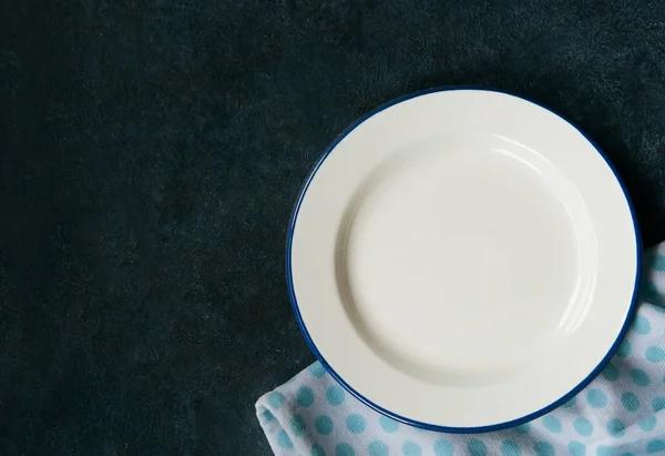 Dinner plate with napkin — Stock Photo, Image