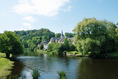 Belçika, Chassepierre güzel manzaraya bir Wallonia en güzel köyde listesine. Belçika Ardennes River Semois