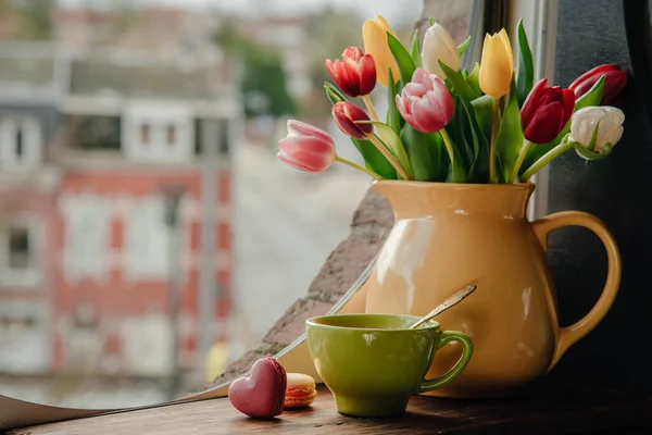 Cup of tea with flowes — Stock Photo, Image