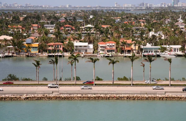 Miami Floriday yatay, karayolu ve pahalı evleri