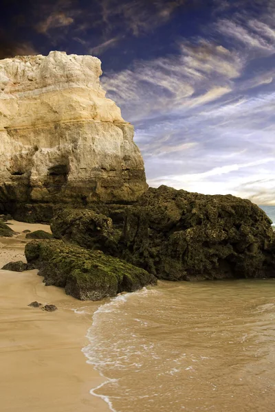 Skalista Nadmorskiej Plaży Algarve Portugalia — Zdjęcie stockowe