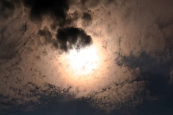 Zon Breken Door Wolken Lucht — Stockfoto