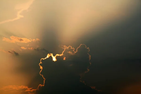 Zon Breken Door Wolken Lucht — Stockfoto