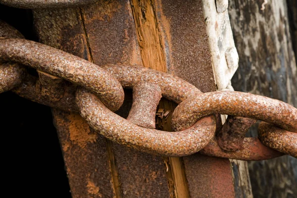 Secure Rusty Chains Ship Dock — Stock Photo, Image