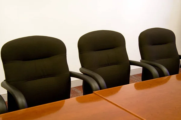 Puste Fotele Biznesowe Czekają Gości Siedzieć — Zdjęcie stockowe