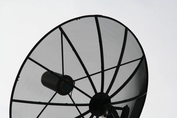 Comunicación por satélite plato —  Fotos de Stock