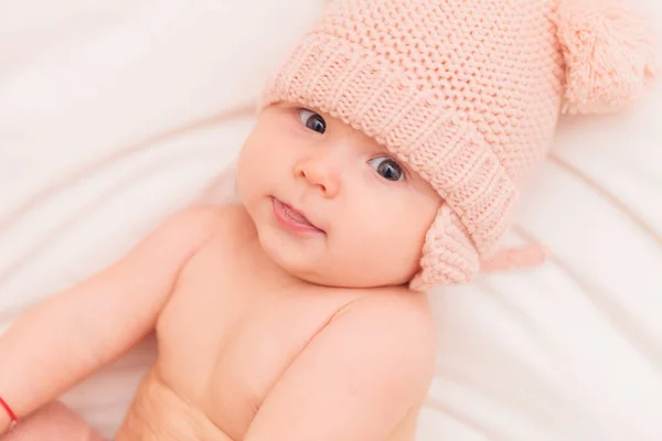 Adorable 5 months old baby gisr wearing knitted hat — Stock Photo, Image