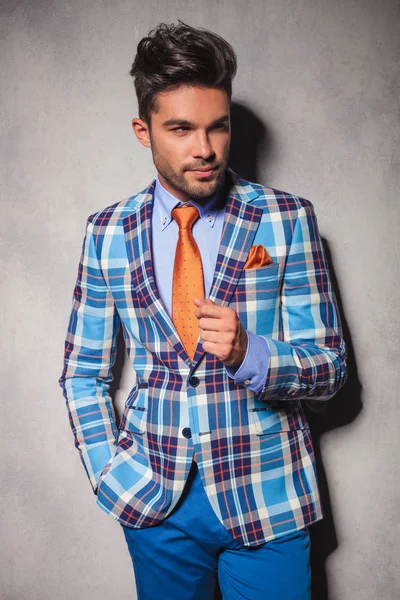 Elegant man in checkered suit with hand in pocket — Stock Photo, Image