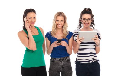 mutlu kadınlar farklı şekilde iletişim