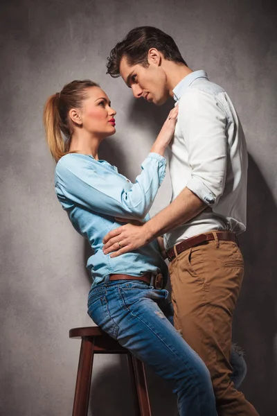 In love couple , woman sitting and man standing — Stock Photo, Image