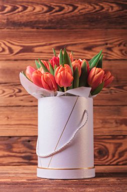 Lale çiçek aranjmanı 