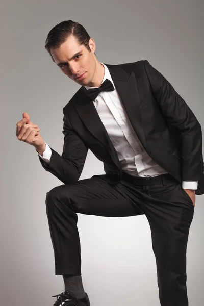 Elegant man in tuxedo snapping finger — Stock Photo, Image