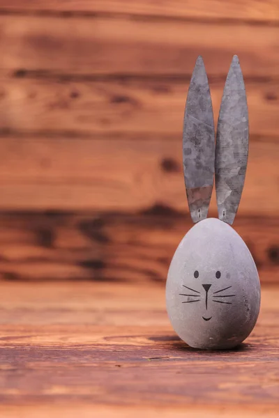 Cute easter egg with rabbit ears and copyspace — Stock Photo, Image