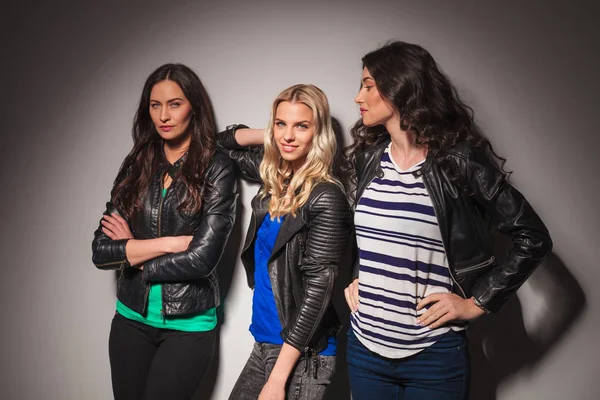 Three young casual women in leather jackets — Stock Photo, Image
