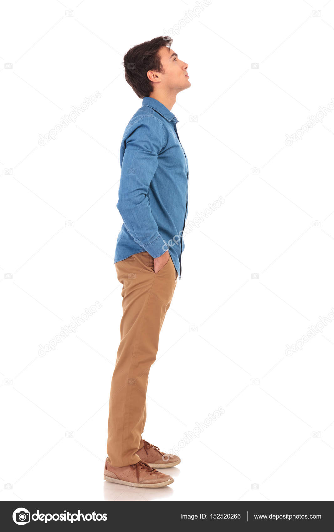 люди стоят друг за другом. человек стоит в профиль. человек вид сбоку. человек стоящий в профиль. человек стоит в профиль.