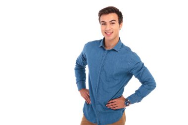 el HIPS gülümsüyor ile mutlu casual adam 