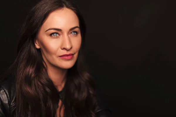 Closeup portrait of a beautiful woman dreaming away — Stock Photo, Image