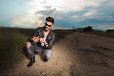 bir ülke yolda serin gouy yasaktır 