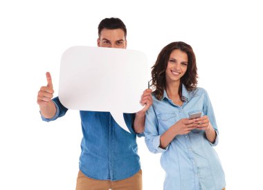 konuşma balonu yapar ok işareti kadın manifatura süre tutan adam