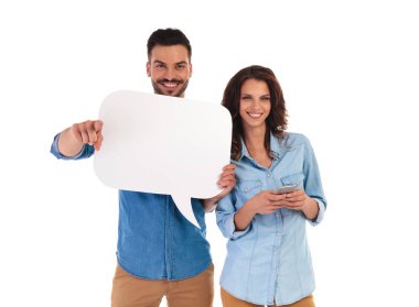 adam tutan bir konuşma balonu ve Puan iken kadın manifatura 