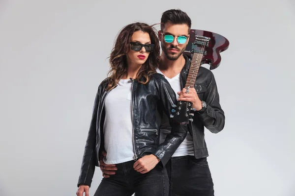 Cool rock and roll couple posing — Stock Photo, Image