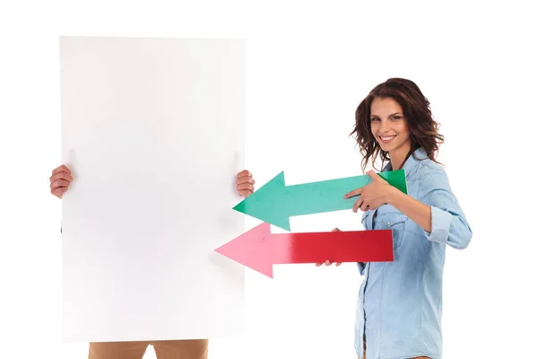 Man covers  face with blank board while woman points arrows — Stock Photo, Image