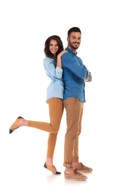 Oman leaning on her man and holding one leg up — Stock Photo, Image