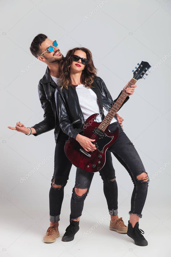 Excited rock and roll couple playing electric guitar — Stock Photo