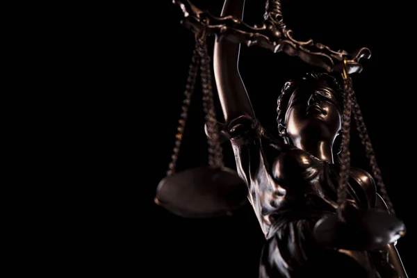Afbeelding van de godin van Justitie standbeeld uitgesneden — Stockfoto