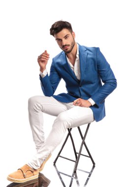 oturmuş moda model poz 