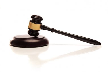 judges'gavel beyaz bir arka plan üzerinde