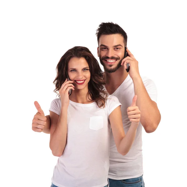 Happy casual couple talking on the phone and make ok — Stock Photo, Image