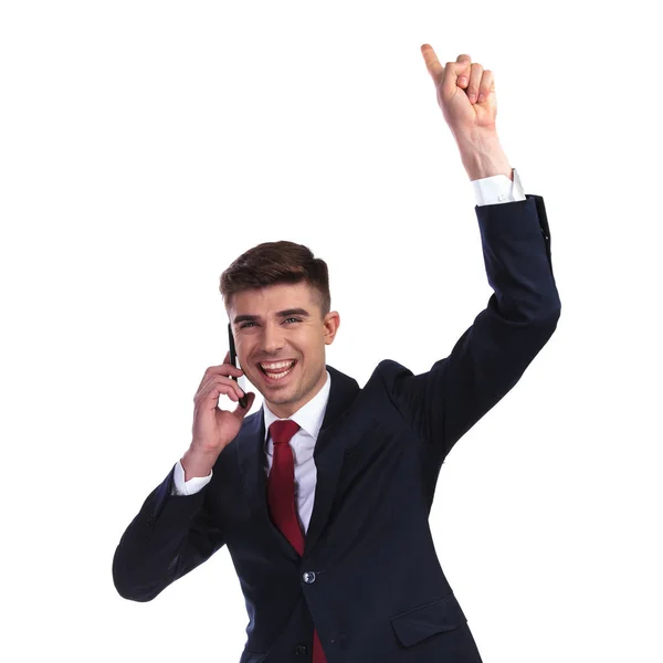 Aufgeregter Geschäftsmann am Telefon feiert — Stockfoto