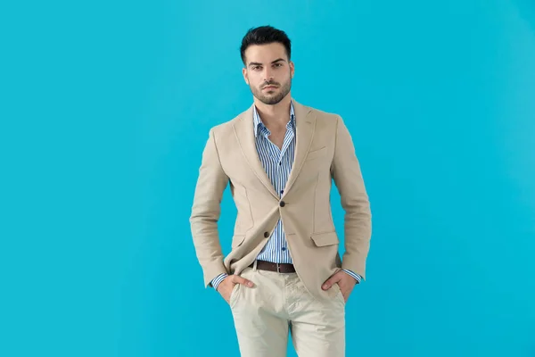 Dramatic young man holding hands in pockets — Stock Photo, Image