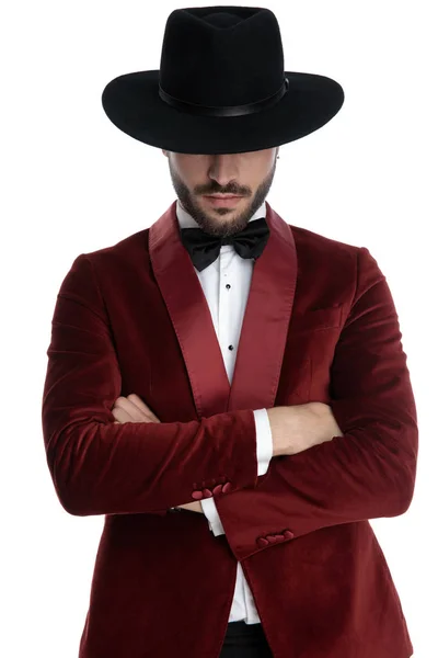 Dramatic young model in red velvet tuxedo crossing arms — Stok fotoğraf