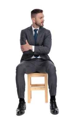 Taraf değiştirip silah kuşanmak isteyen endişeli genç işadamı