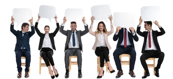 6 empresários segurando bolha de fala em branco acima de suas cabeças — Fotografia de Stock