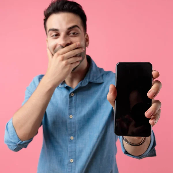 Shocked Young Casual Man Covering His Mouth While Presenting Screen — Stock Photo, Image