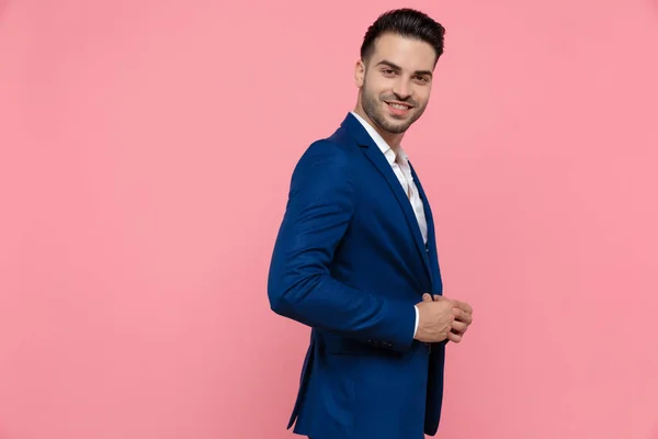 Side View Cheerful Businessman Adjusting His Jacket While Wearing Blue — Stock Photo, Image